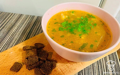 Подавайте суп со свежей зеленью и сухариками из черного хлеба. Приятного аппетита!