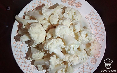 Добавить цветную капусту и варить еще минут 40.