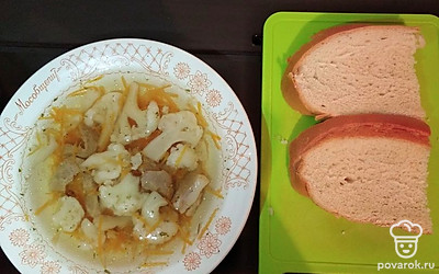 Подавать с белым хлебом.