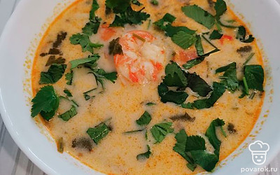 Наш суп Том Ям Кунг готов! При подаче посыпать свежей кинзой. Приятного аппетита! 