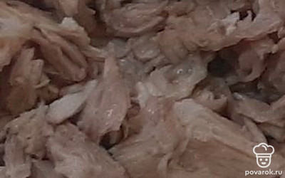 Затем мясо отделяет от кости.