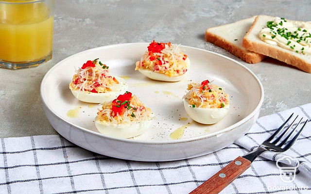 Вкусные фаршированные яйца с острой начинкой — Рецепт с фото