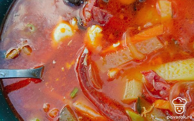 Солянка «Походная» с ветчиной и колбасой — Рецепт с фото