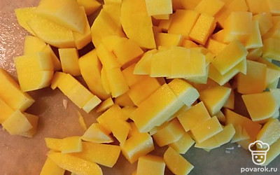 Картофель нарезать. 