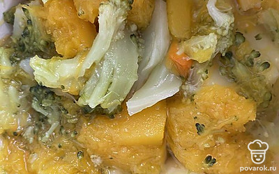 Перед подачей можно растолочь овощи вилкой, так малышу будет легче жевать. Приятного аппетита!