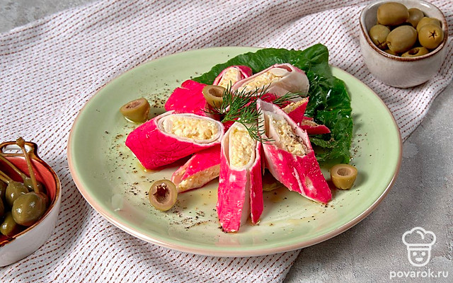 Крабовые палочки, фаршированные рисом и яйцом — Рецепт с фото