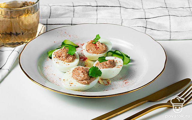 Яйца, фаршированные куриной печенкой — Рецепт с фото