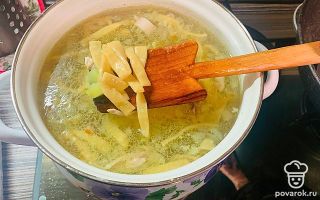 Куриный суп с домашней лапшой как в детстве — Рецепт с фото