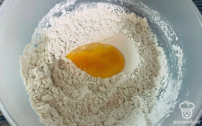 Добавьте туда яйца.