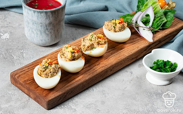 Фаршированные яйца с паштетом — Рецепт с фото