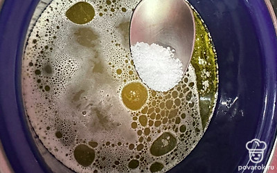 Добавляем соль.