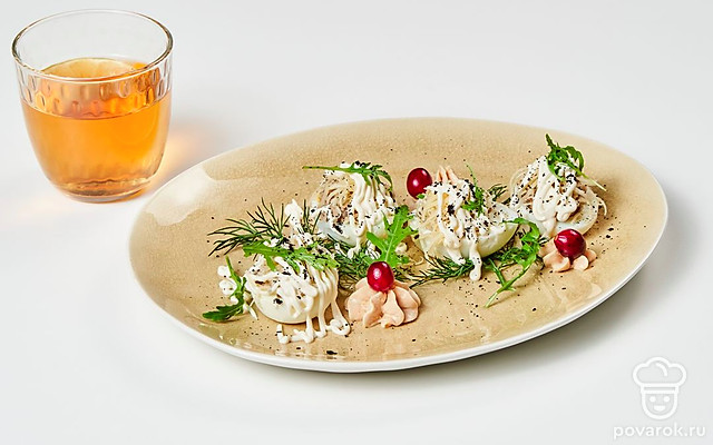 Фаршированные яйца с грибами и сыром — Рецепт с фото