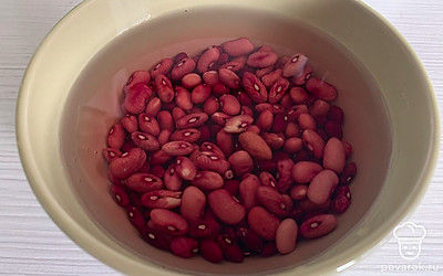 Фасоль замочите минимум на два часа.