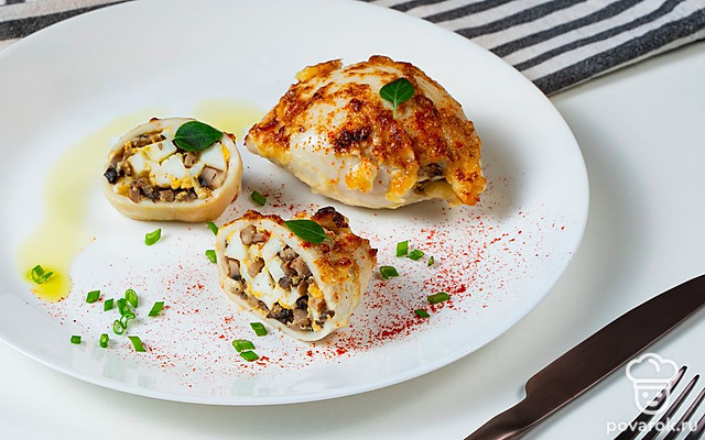 Кальмары, фаршированные грибами и яйцом, в духовке — Рецепт с фото
