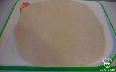 Тесто раскатать тонким слоем.