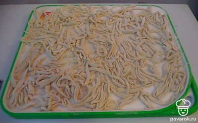 И нарезать его на длинную лапшу. 
