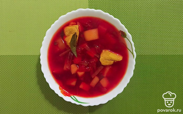 Свекольный суп с томатной пастой и филе индейки — Рецепт с фото
