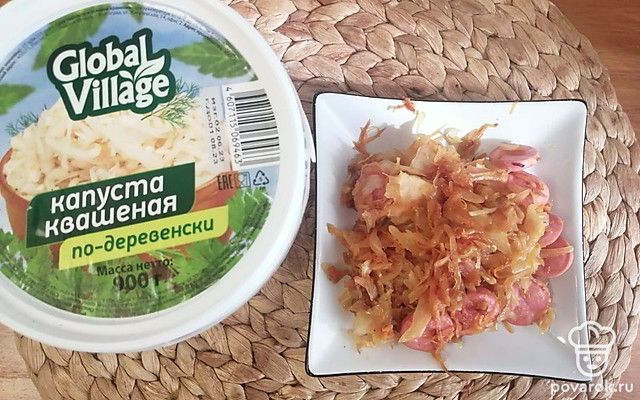 Тушеная квашеная капуста с сосисками — Рецепт с фото