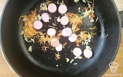 Добавить сосиски. 