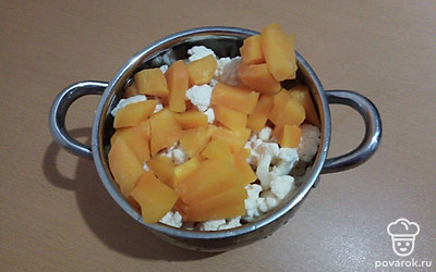 Варим овощи до готовности.