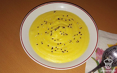 Подаем горячим, посыпав кунжутом.