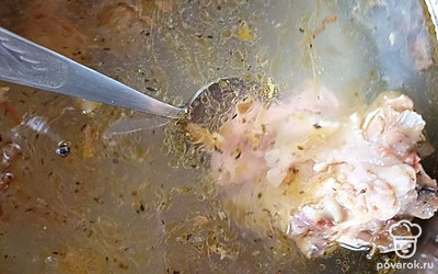 Тушенку прокипятить 10 минут.