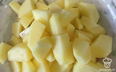 Почистить картошку и отправить в суп через полтора часа после первого закипания.