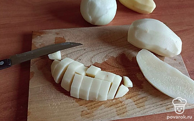 Нарезаем овощи. 