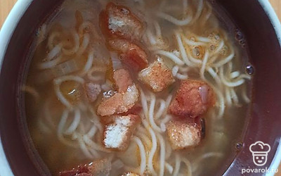 Подавайте порционно. Украсить блюдо можно сухариками.