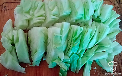 Капусту нарезать. 