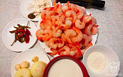 Конечно, лучше использовать свежие креветки для приготовления этого блюда, но если их нет, подойдут и свежемороженые. Разморозьте их в холодильнике перед приготовлением, чтобы они равномерно проварились.