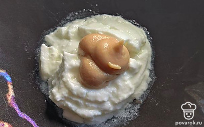 Добавьте горчицу. 