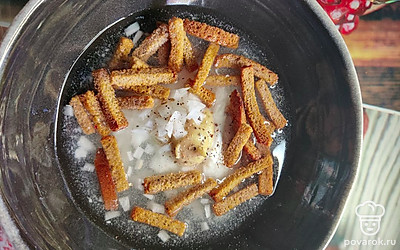 Влейте квас. Подавайте охлажденным. Приятного аппетита!