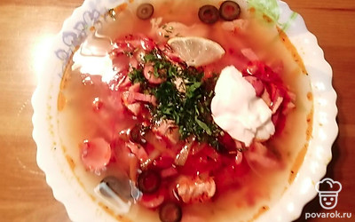 Подаем порционно со сметаной, посыпав зеленью. Приятного аппетита. 