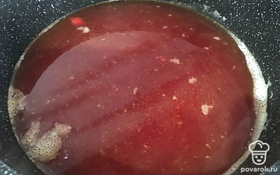 Как картофель сварится, выложить к нему зажарку.