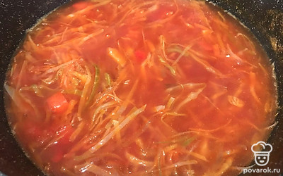 Дать немного борщу настояться и подавать порционно.