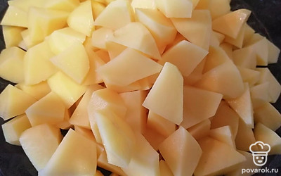 Картошку очистить и нарезать. 