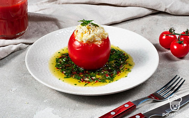 Помидоры, фаршированные яйцом с чесноком — Рецепт с фото