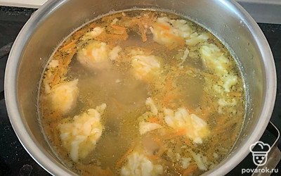 Добавить шарики к супу.