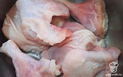 Помыть курицу. 
