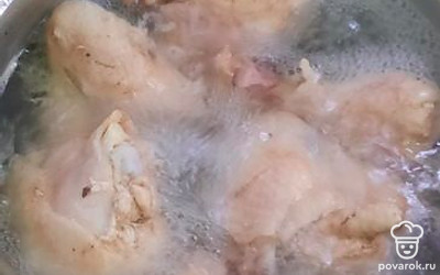 Посолить бульон.