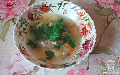 Перед подачей посыпать свежей зеленью.