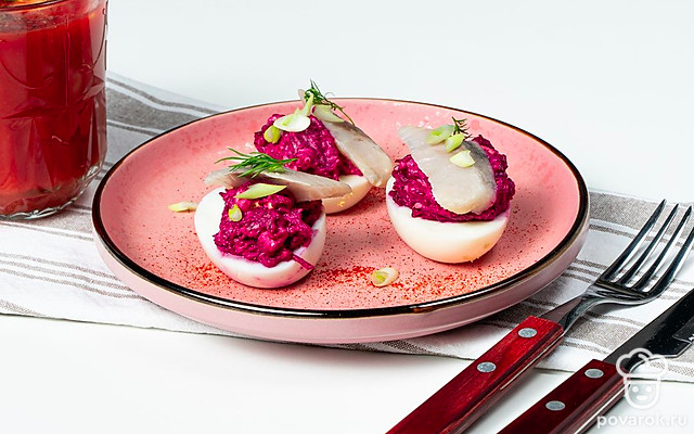 Фаршированные яйца-шуба — Рецепт с фото