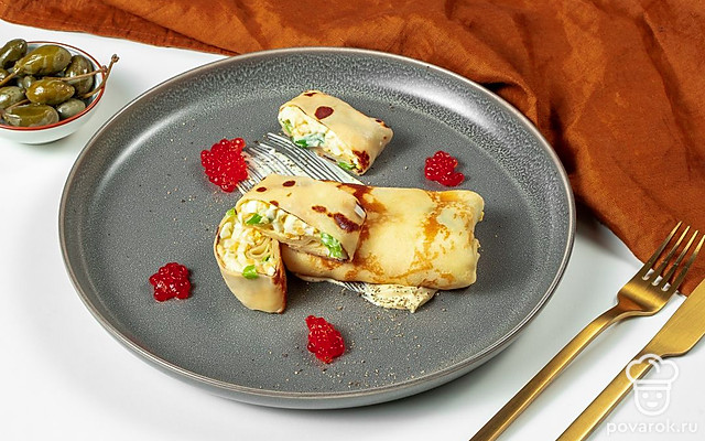 Блинчики, фаршированные яйцом с зеленым луком — Рецепт с фото