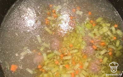 К фрикаделькам добавьте зажарку.