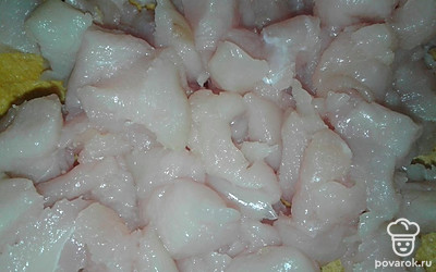 Мясо нарежьте кубиком. 