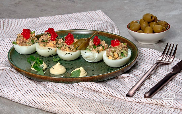 Как сделать фаршированные яйца — Рецепт с фото