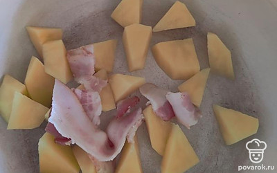 Добавьте бекон (не измельчая).