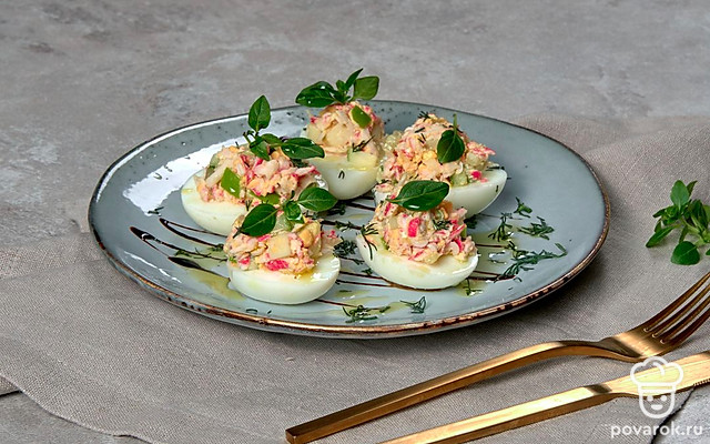 Классические фаршированные яйца — Рецепт с фото