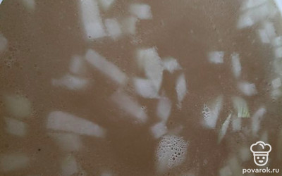 Бульон процедим и отправим туда подготовленные овощи.